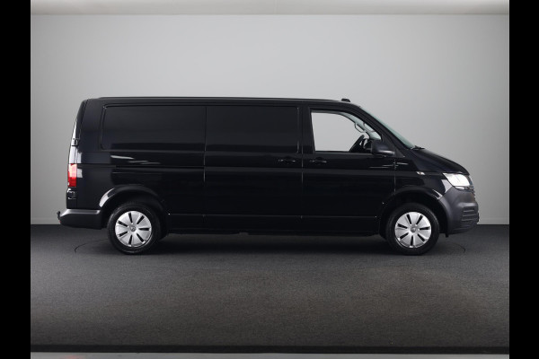 Volkswagen Transporter 2.0 TDI L2H3 28 Comfortline 150 pk Automaat | Navigatie | Trekhaak | Parkeersensoren achter | Achteruitrijcamera | Cruise control | Apple Carplay/Android Auto |
