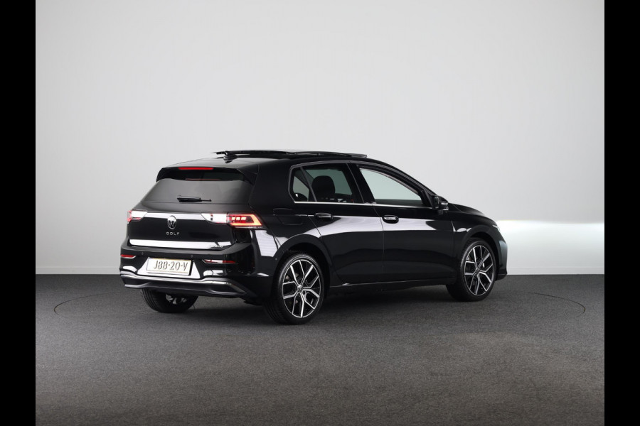 Volkswagen Golf 1.5 eHybrid Style Edition 204PK | Panoramadak | Wegklapbare trekhaak | Sportonderstel | Led matrix | Stoelverwarming | 18 Inch | Verlengde garantie