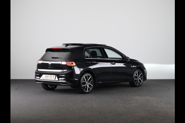 Volkswagen Golf 1.5 eHybrid Style Edition 204PK | Panoramadak | Wegklapbare trekhaak | Sportonderstel | Led matrix | Stoelverwarming | 18 Inch | Verlengde garantie