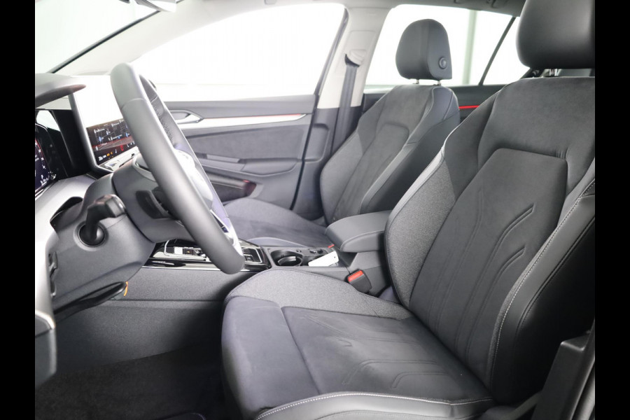 Volkswagen Golf 1.5 eHybrid Style Edition 204PK | Panoramadak | Wegklapbare trekhaak | Sportonderstel | Led matrix | Stoelverwarming | 18 Inch | Verlengde garantie