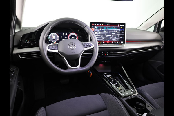 Volkswagen Golf 1.5 eHybrid Style Edition 204PK | Panoramadak | Wegklapbare trekhaak | Sportonderstel | Led matrix | Stoelverwarming | 18 Inch | Verlengde garantie