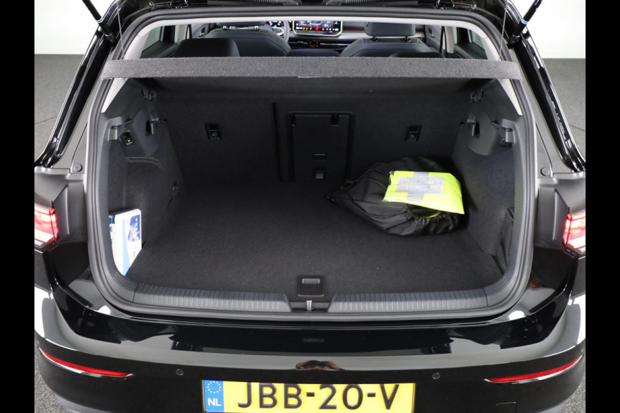 Volkswagen Golf 1.5 eHybrid Style Edition 204PK | Panoramadak | Wegklapbare trekhaak | Sportonderstel | Led matrix | Stoelverwarming | 18 Inch | Verlengde garantie