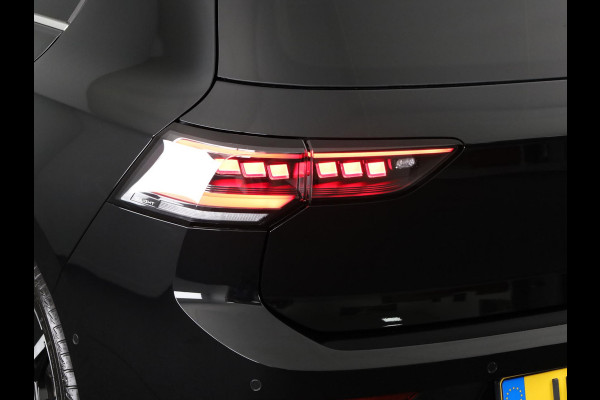 Volkswagen Golf 1.5 eHybrid Style Edition 204PK | Panoramadak | Wegklapbare trekhaak | Sportonderstel | Led matrix | Stoelverwarming | 18 Inch | Verlengde garantie