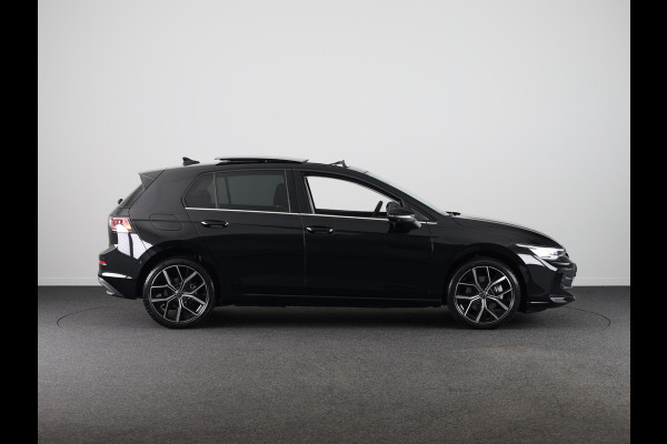 Volkswagen Golf 1.5 eHybrid Style Edition 204PK | Panoramadak | Wegklapbare trekhaak | Sportonderstel | Led matrix | Stoelverwarming | 18 Inch | Verlengde garantie