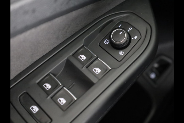 Volkswagen Golf 1.5 eHybrid Style Edition 204PK | Panoramadak | Wegklapbare trekhaak | Sportonderstel | Led matrix | Stoelverwarming | 18 Inch | Verlengde garantie