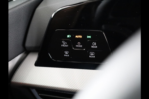 Volkswagen Golf 1.5 eHybrid Style Edition 204PK | Panoramadak | Wegklapbare trekhaak | Sportonderstel | Led matrix | Stoelverwarming | 18 Inch | Verlengde garantie