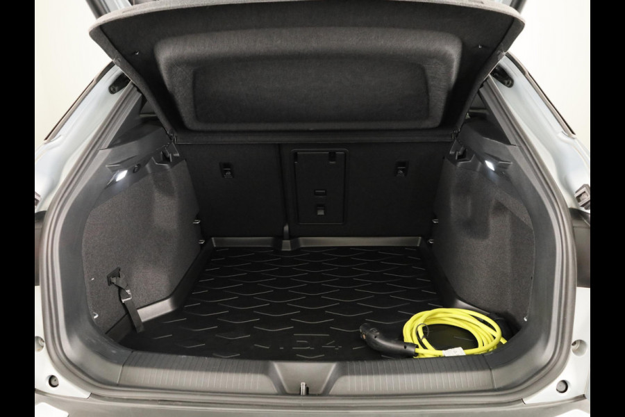 Volkswagen ID.4 Pro Limited Edition Plus 77 kWh | 360 Camera| SOH 100% | Head Up Display | Stoelverwarming | 20 inch |