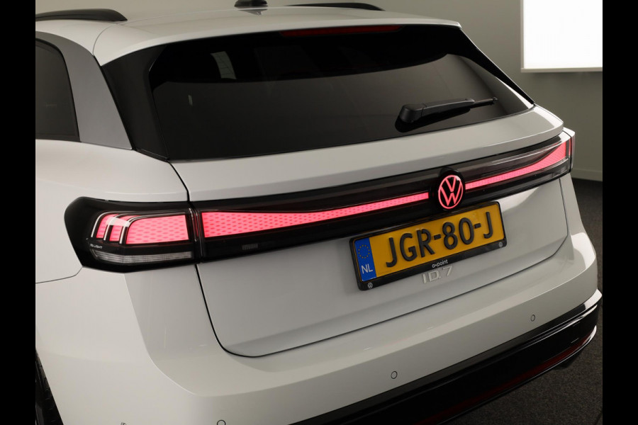 Volkswagen ID.7 Tourer Pro Business 77 kWh accu, 210 kW / 286 pk Variant | Navigatie | 360 Camera | Elektrische klep | Head Up display |