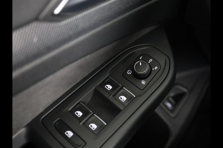 Volkswagen Golf variant R-Line-Edition 1.5 eTSI 116 pk Automaat (DSG) | Verlengde garantie | Navigatie | Parkeersensoren | Rondomzicht camera | Stoelverwarming | Matrix LED koplampen | R-Line |