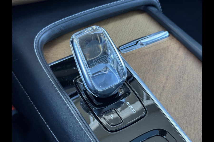 Volvo XC90 2.0 T8 Twin Engine AWD Inscription / 7 Persoons / Panoramadak / Luchtvering / Trekhaak / 20 Inch / Harman Kardon / Comfortstoelen / Stoelverwarming / Achteruitrijcamera / LED / Elektrisch Verstelbare Stoelen