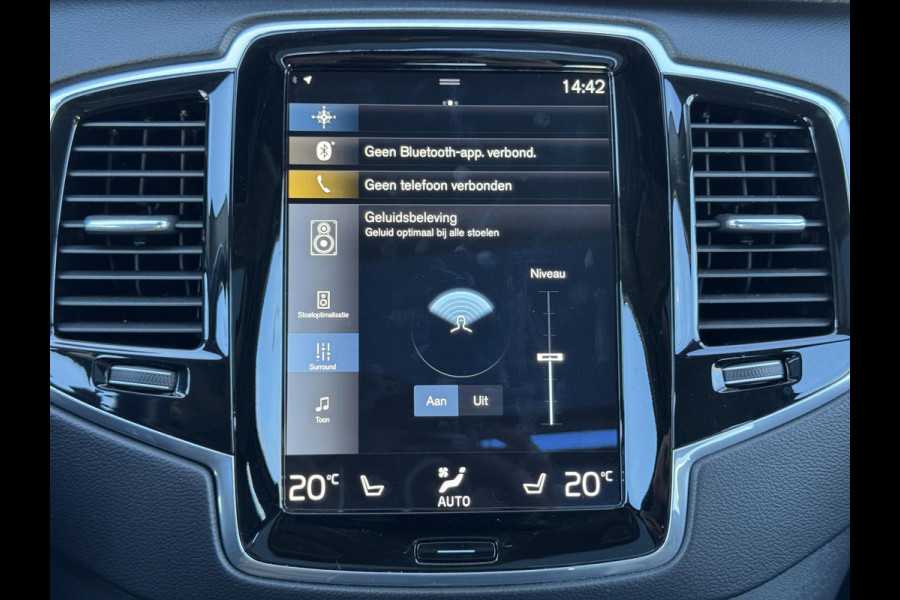Volvo XC90 2.0 T8 Twin Engine AWD Inscription / 7 Persoons / Panoramadak / Luchtvering / Trekhaak / 20 Inch / Harman Kardon / Comfortstoelen / Stoelverwarming / Achteruitrijcamera / LED / Elektrisch Verstelbare Stoelen