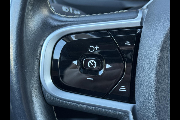 Volvo XC90 2.0 T8 Twin Engine AWD Inscription / 7 Persoons / Panoramadak / Luchtvering / Trekhaak / 20 Inch / Harman Kardon / Comfortstoelen / Stoelverwarming / Achteruitrijcamera / LED / Elektrisch Verstelbare Stoelen