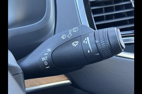 Volvo XC90 2.0 T8 Twin Engine AWD Inscription / 7 Persoons / Panoramadak / Luchtvering / Trekhaak / 20 Inch / Harman Kardon / Comfortstoelen / Stoelverwarming / Achteruitrijcamera / LED / Elektrisch Verstelbare Stoelen