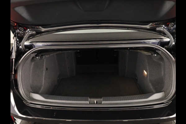 Volkswagen T-Roc Cabrio 1.5 TSI R-Line 150 pk Automaat (DSG) | Navigatie | Trekhaak (afneembaar) | Windscherm | Parkeersensoren (Park assist) | Achteruitrijcamera | Stoelverwarming | R-Line |