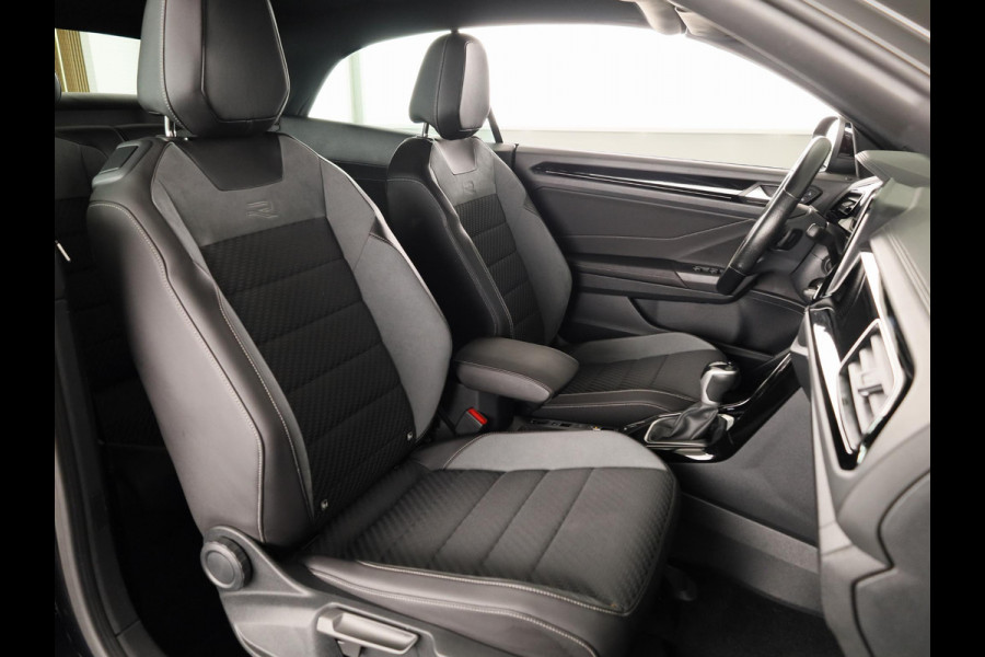 Volkswagen T-Roc Cabrio 1.5 TSI R-Line 150 pk Automaat (DSG) | Navigatie | Trekhaak (afneembaar) | Windscherm | Parkeersensoren (Park assist) | Achteruitrijcamera | Stoelverwarming | R-Line |