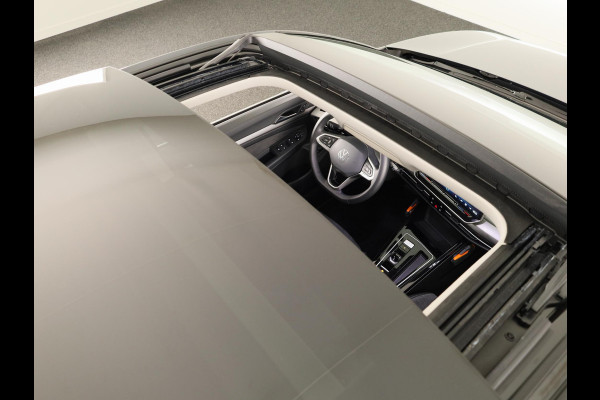 Volkswagen Golf 1.5 eHybrid Style Edition 204 pk Automaat (DSG) | Verlengde garantie | Navigatie via App | Panoramadak | Parkeersensoren (Park assist) | Achteruitrijcamera | Stoelverwarming |