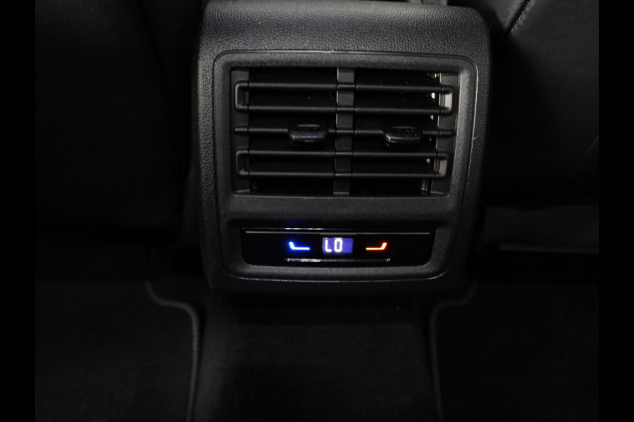 Volkswagen Golf 1.5 eHybrid Style Edition 204 pk Automaat (DSG) | Verlengde garantie | Navigatie via App | Panoramadak | Parkeersensoren (Park assist) | Achteruitrijcamera | Stoelverwarming |