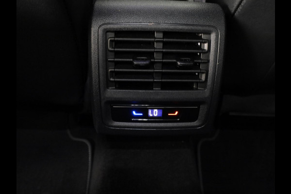 Volkswagen Golf 1.5 eHybrid Style Edition 204 pk Automaat (DSG) | Verlengde garantie | Navigatie via App | Panoramadak | Parkeersensoren (Park assist) | Achteruitrijcamera | Stoelverwarming |