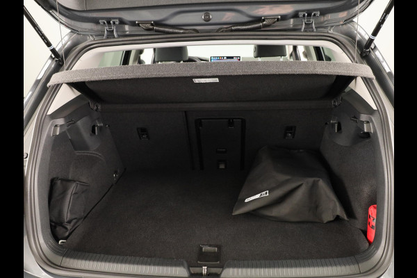 Volkswagen Golf 1.5 eHybrid Style Edition 204 pk Automaat (DSG) | Verlengde garantie | Navigatie via App | Panoramadak | Parkeersensoren (Park assist) | Achteruitrijcamera | Stoelverwarming |