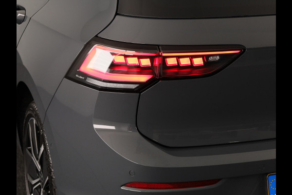 Volkswagen Golf 1.5 eHybrid Style Edition 204 pk Automaat (DSG) | Verlengde garantie | Navigatie via App | Panoramadak | Parkeersensoren (Park assist) | Achteruitrijcamera | Stoelverwarming |