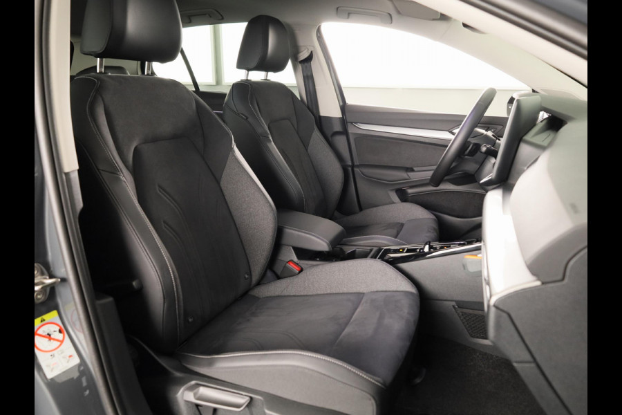 Volkswagen Golf 1.5 eHybrid Style Edition 204 pk Automaat (DSG) | Verlengde garantie | Navigatie via App | Panoramadak | Parkeersensoren (Park assist) | Achteruitrijcamera | Stoelverwarming |
