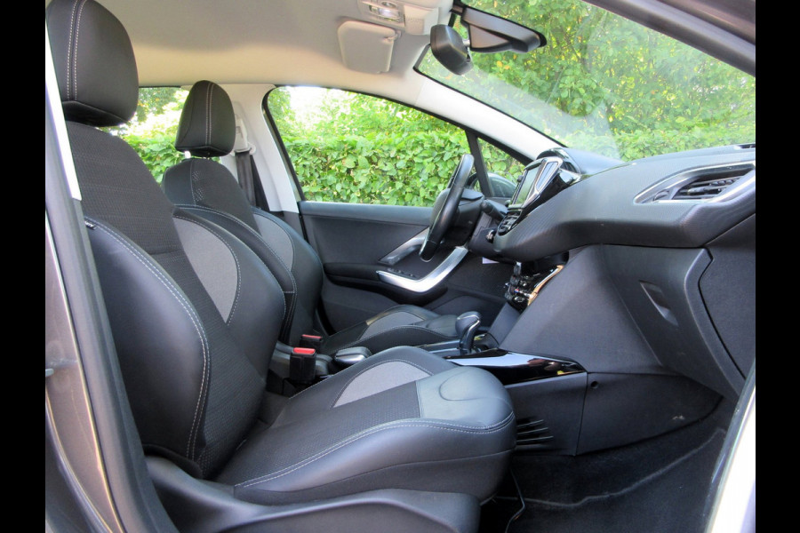 Peugeot 2008 1.2 PureTech Allure * Navi * Camera *
