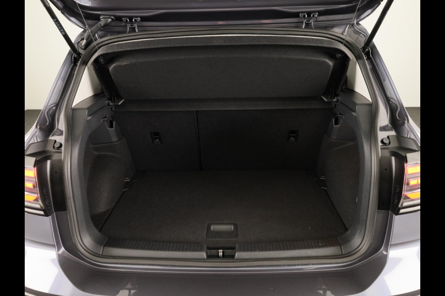 Volkswagen T-Cross 1.0 TSI Life Edition Goal 95PK | Navigatie | Parkeersensoren voor en achter | Stoelverwarming |