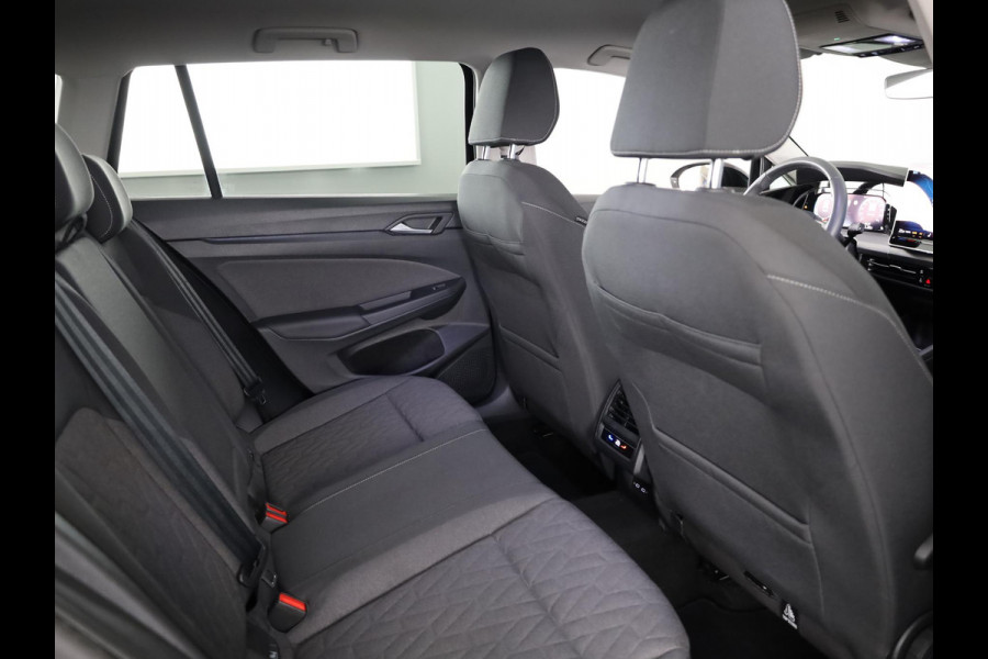 Volkswagen Golf variant Life Edition 1.5 eTSI 85 kW 116 pk Automaat (DSG) | Verlengde garantie | Navigatie via App | Parkeersensoren | Achteruitrijcamera | Stoelverwarming |