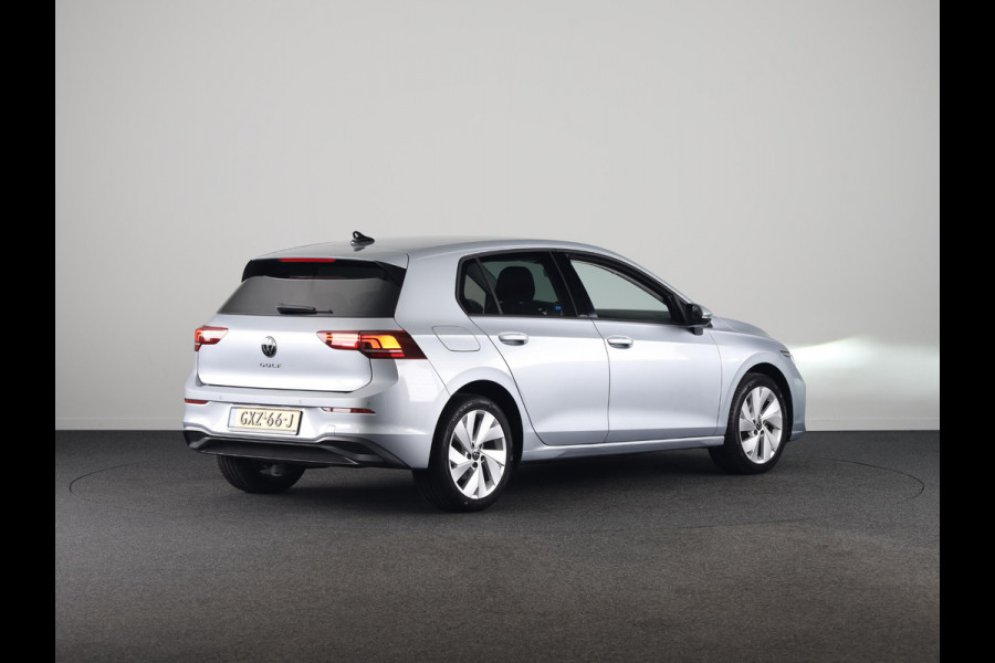 Volkswagen Golf Life Edition 1.5 TSI 85 kW 116 pk | Verlengde garantie | Navigatie via App | Parkeersensoren | Achteruitrijcamera | Stoel/stuur verwarming |