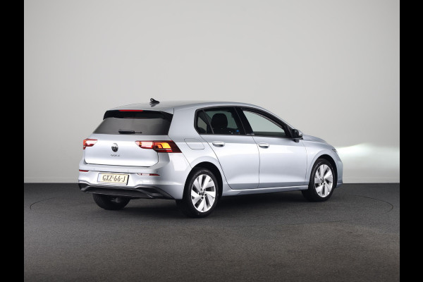 Volkswagen Golf Life Edition 1.5 TSI 85 kW 116 pk | Verlengde garantie | Navigatie via App | Parkeersensoren | Achteruitrijcamera | Stoel/stuur verwarming |