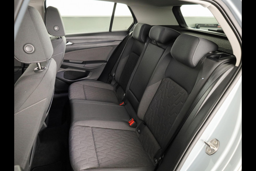 Volkswagen Golf Life Edition 1.5 TSI 85 kW 116 pk | Verlengde garantie | Navigatie via App | Parkeersensoren | Achteruitrijcamera | Stoel/stuur verwarming |