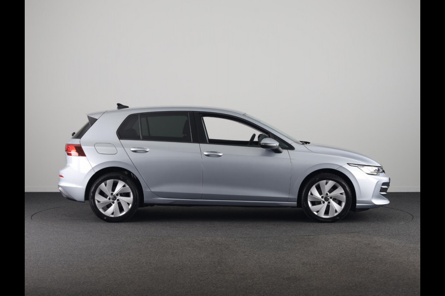 Volkswagen Golf Life Edition 1.5 TSI 85 kW 116 pk | Verlengde garantie | Navigatie via App | Parkeersensoren | Achteruitrijcamera | Stoel/stuur verwarming |