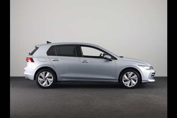 Volkswagen Golf Life Edition 1.5 TSI 85 kW 116 pk | Verlengde garantie | Navigatie via App | Parkeersensoren | Achteruitrijcamera | Stoel/stuur verwarming |