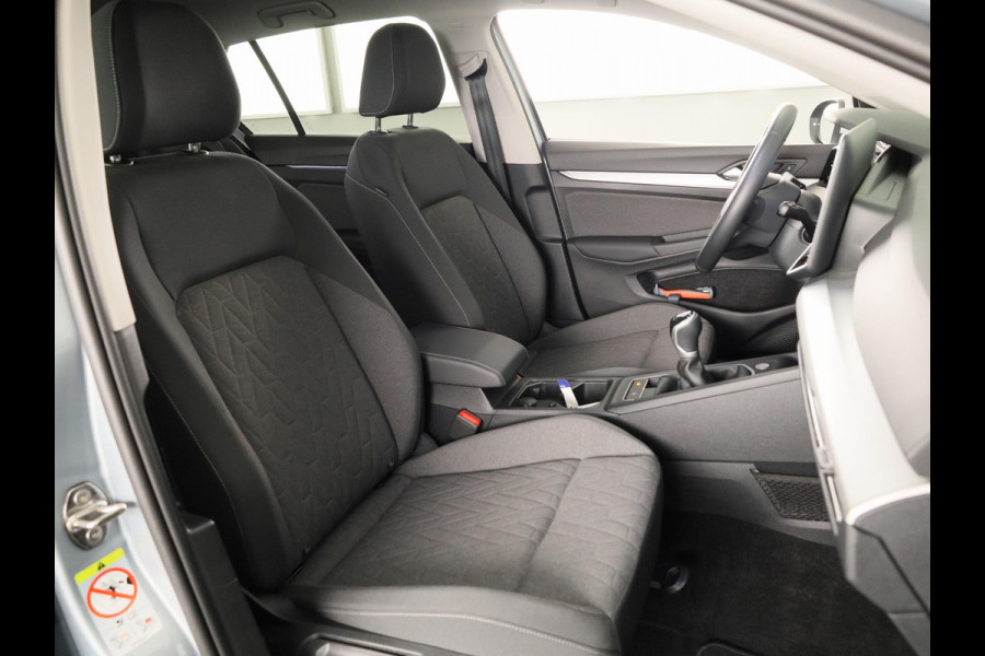Volkswagen Golf Life Edition 1.5 TSI 85 kW 116 pk | Verlengde garantie | Navigatie via App | Parkeersensoren | Achteruitrijcamera | Stoel/stuur verwarming |