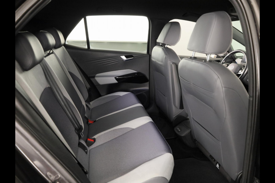 Volkswagen ID.3 First Plus 58 kWh | SoH 86,98% | 204 PK | Navigatie | 19" Lm velgen | Parkeercamera |