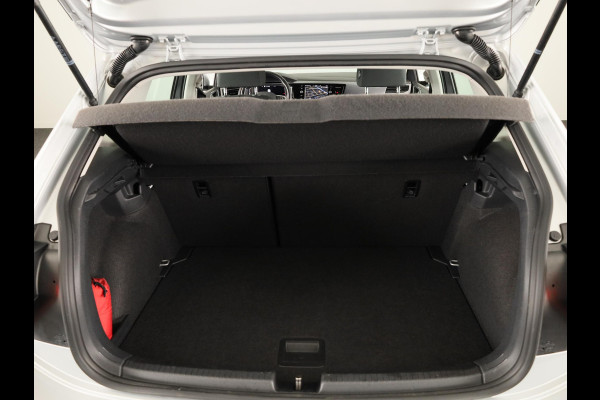 Volkswagen Polo 1.0 TSI Style 95 pk | Navigatie | Parkeersensoren | Autom. airco | Stoelverwarming | Apple Carplay/Android Auto |