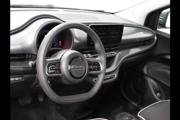 Fiat 500E Urban 42 kWh Airco Climatronic 360 Camera Stoelverwarming Keyless Wireless CarPlay Dodehoek Assistant 85 kW Charger Actieradius 320km WLTP