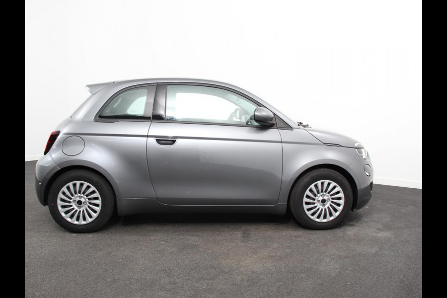Fiat 500E Urban 42 kWh Airco Climatronic 360 Camera Stoelverwarming Keyless Wireless CarPlay Dodehoek Assistant 85 kW Charger Actieradius 320km WLTP