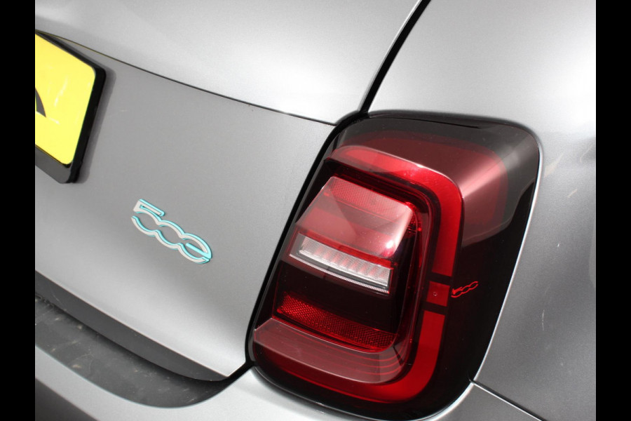 Fiat 500E Urban 42 kWh Airco Climatronic 360 Camera Stoelverwarming Keyless Wireless CarPlay Dodehoek Assistant 85 kW Charger Actieradius 320km WLTP
