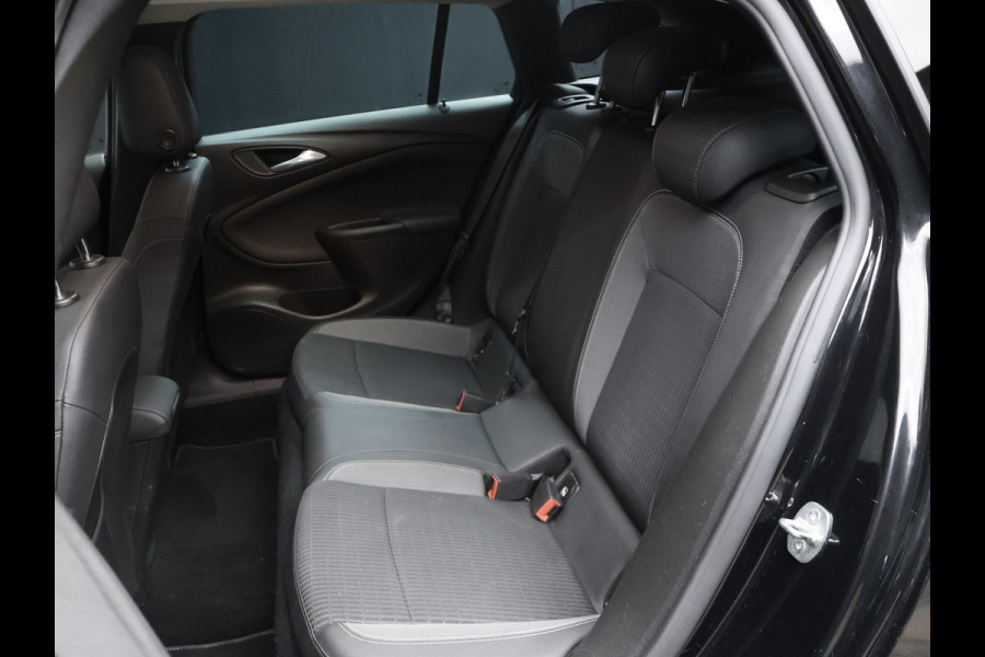 Opel Astra Sports Tourer 1.2 Design & Tech Sport (APPLE CARPLAY,NAVI,CAMERA,PDC,CLIMATE,CRUISE,GETINT,SPORTSTOELEN,LM VELGEN)