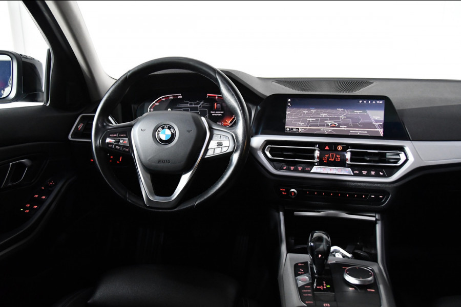 BMW 3-serie 330i M-Pakket, Pano, Bodykit, Applecarplay
