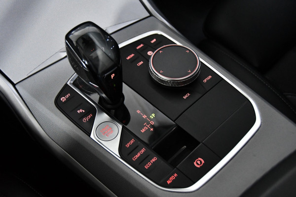 BMW 3-serie 330i M-Pakket, Pano, Bodykit, Applecarplay