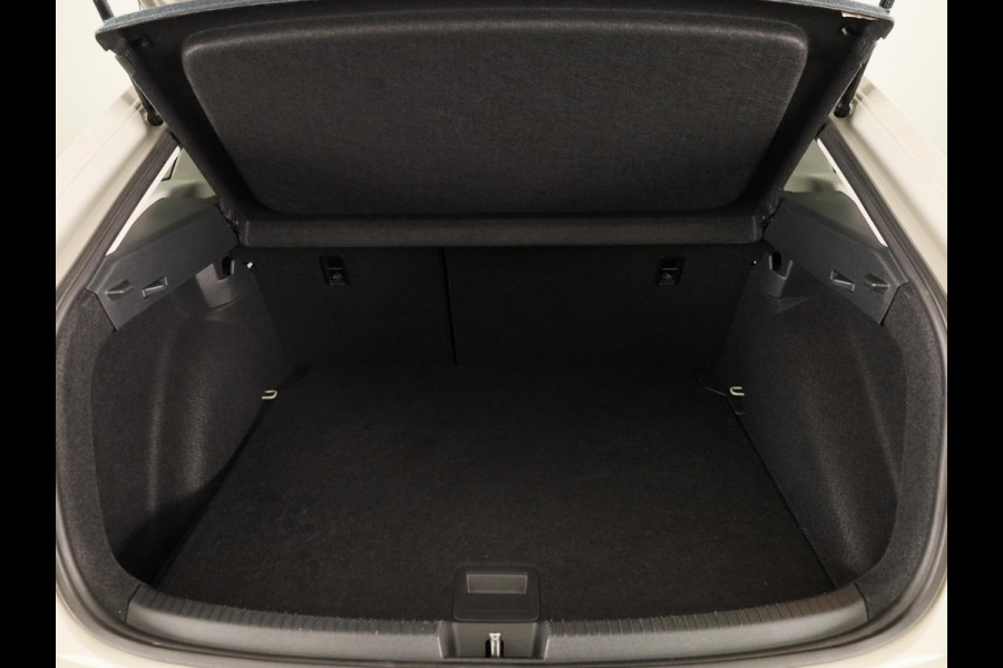 Volkswagen Taigo 1.0 TSI Oranje Edition 95 pk | Verlengde garantie | Navigatie | Parkeersensoren achter | Achteruitrijcamera | Autom. airco |
