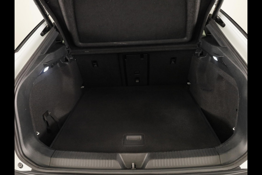 Volkswagen ID.5 GTX 77 kWh 299 pk 4 motion| Navigatie | Panoramadak | Warmtepomp | Parkeersensoren | Rondomzicht camera | Autom. airco (3 zones |