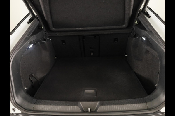 Volkswagen ID.5 GTX 77 kWh 299 pk 4 motion| Navigatie | Panoramadak | Warmtepomp | Parkeersensoren | Rondomzicht camera | Autom. airco (3 zones |
