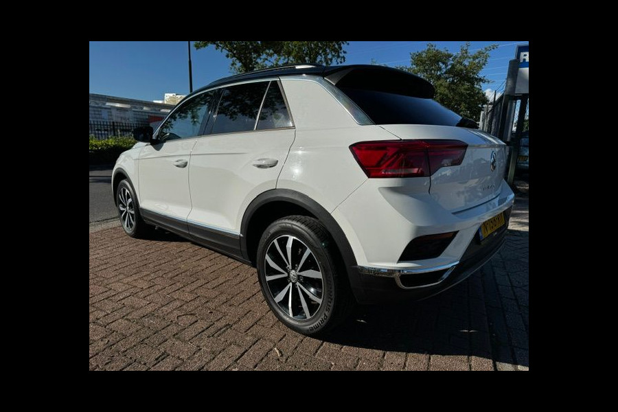 Volkswagen T-Roc 1.0 TSI Style Beats Airco,Navigatie,Camera,Panoramadak
