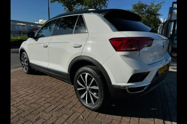 Volkswagen T-Roc 1.0 TSI Style Beats Airco,Navigatie,Camera,Panoramadak