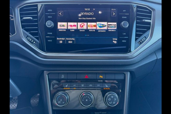 Volkswagen T-Roc 1.0 TSI Style Beats Airco,Navigatie,Camera,Panoramadak