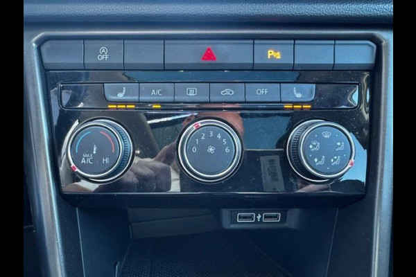 Volkswagen T-Roc 1.0 TSI Style Beats Airco,Navigatie,Camera,Panoramadak
