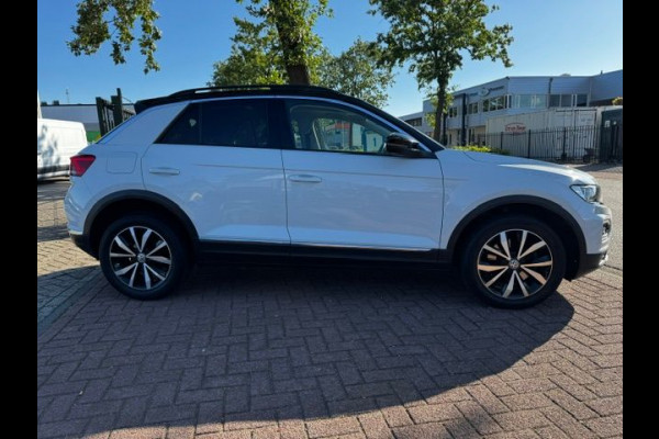 Volkswagen T-Roc 1.0 TSI Style Beats Airco,Navigatie,Camera,Panoramadak